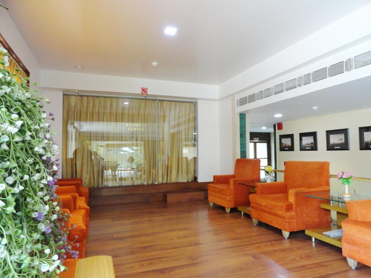 The Senator Hotel Kalkutta Exterior foto