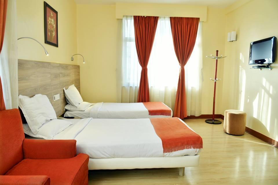 The Senator Hotel Kalkutta Exterior foto